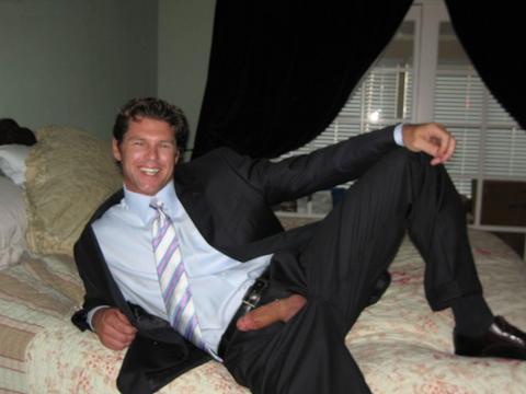 thatryguy:  xac1998:  NSFW 18+: Grrr, good looking guy in his suit. Nice smile and