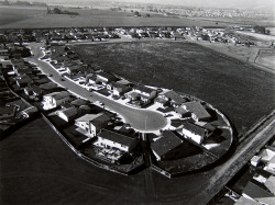 untitled photo by Bill Owens, Suburbia series,