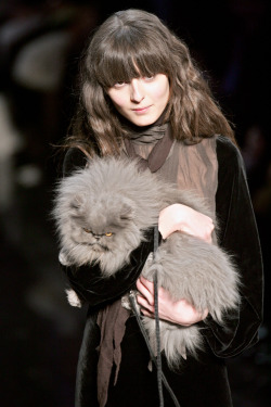 Irina Lazareanu at Jean Paul Gaultier Fall 2006