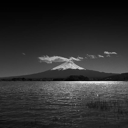 Lake Kawaguchiko and Mount Fuji, Japan © Jukka Vuokko