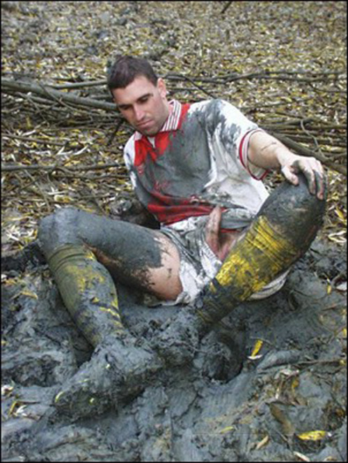 footerboy:  meninmud:  Slipped out.