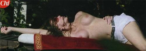 Alba Parietti regala il primo topless del 2010!