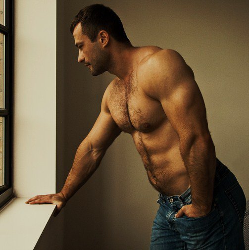gygmusic:  packageinspector:   hentimentiu:   sugaronastick:   androphilia:  Andrew