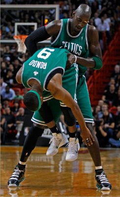 micahdotcom:  janba-juice:  earvin2k:  Celtics are gay see?  HAHAHA. Oh, Celdicks.   tonight&rsquo;s game was intense&hellip; CELTICS ARE WACK!