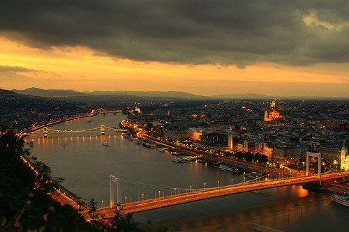 Sunset over the Danube River, Budapest, Hungary© dj.bp