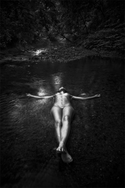 i ❤ b&w photography Behold, the beautiful naked woman…. a pe