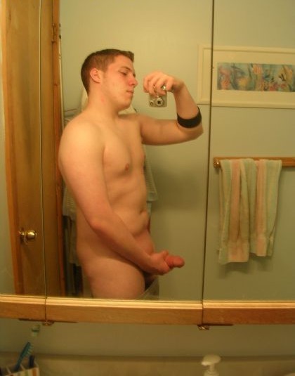 sfcubster:  gayprogrammer:   myhotself:  Cute beefy boy.   (via myhotself)