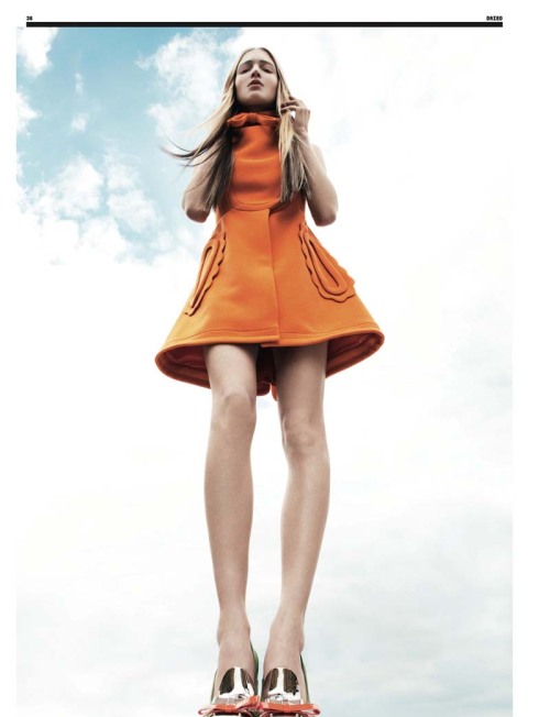 ickgirls:

monk3y:


fakingfashion:

Melissa tammerijn for Dazed...
