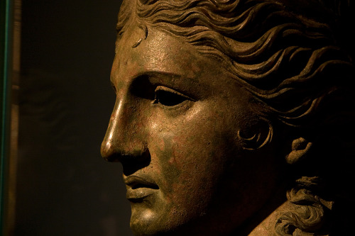 romegreeceart:perfruarotio: catullan: coolancientstuff: theancientworld: A bronze statue from the Gr