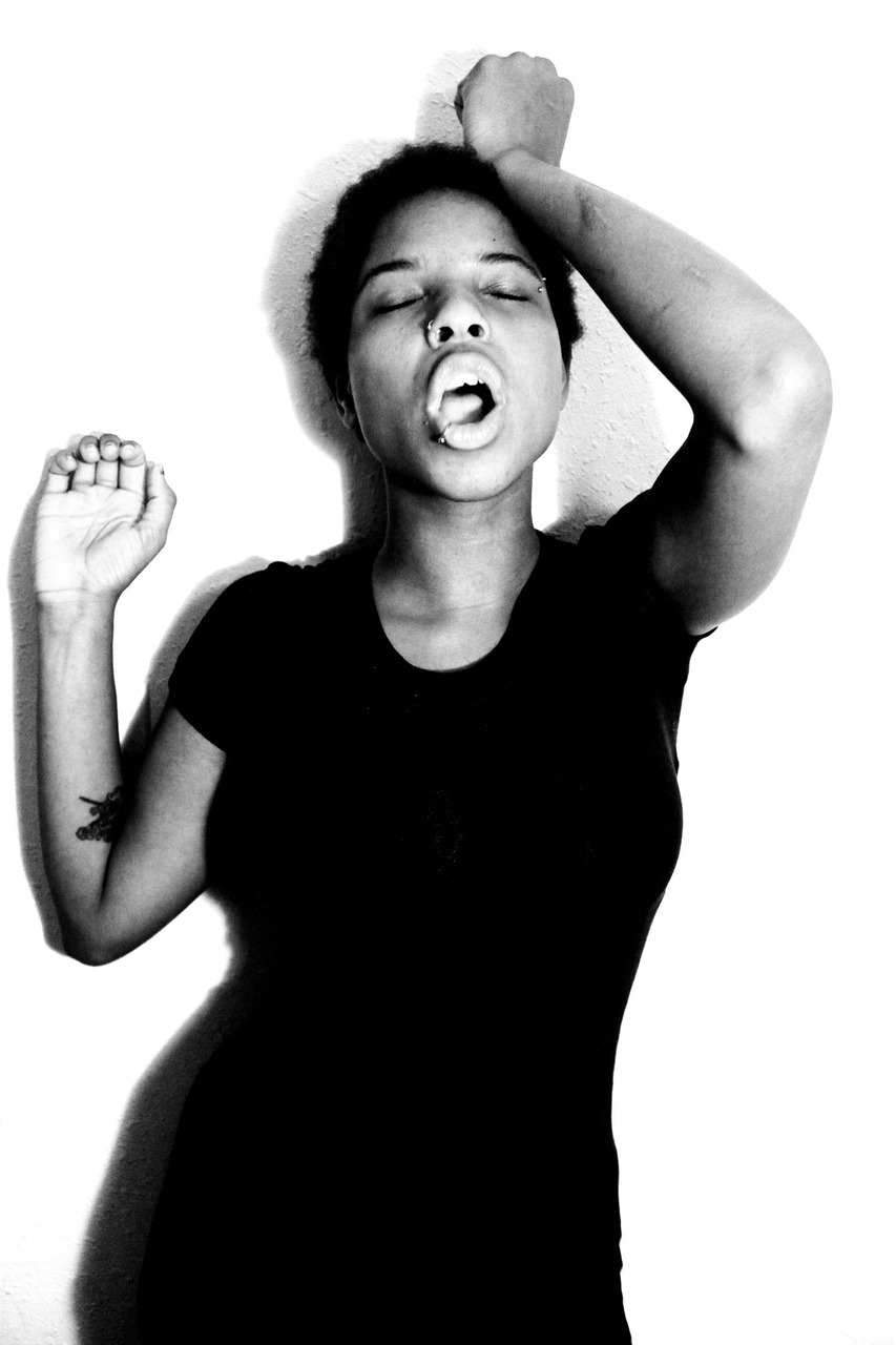 negritabonita:  daughternature:  (via senorfoto) Whoever this is I kinda dig her.