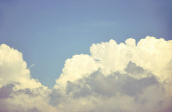 pinto:  macaroononastick:  pulped:Clouds ♥ (by ♥ Melancoly)
