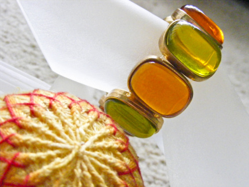 Stretch Bracelet - Green And Amber In Goldtone