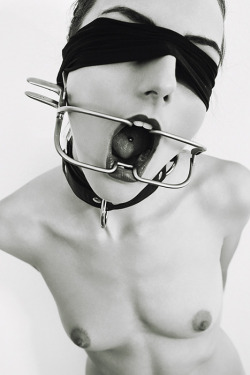 scentofslave:  S(via the-living-dead-blog)  Embrace losing control. Abandon the encumberance of propriety.