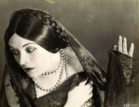sleep-forever:  lastdreamofjesus:  cinnamoncobwebs:  Pola Negri   