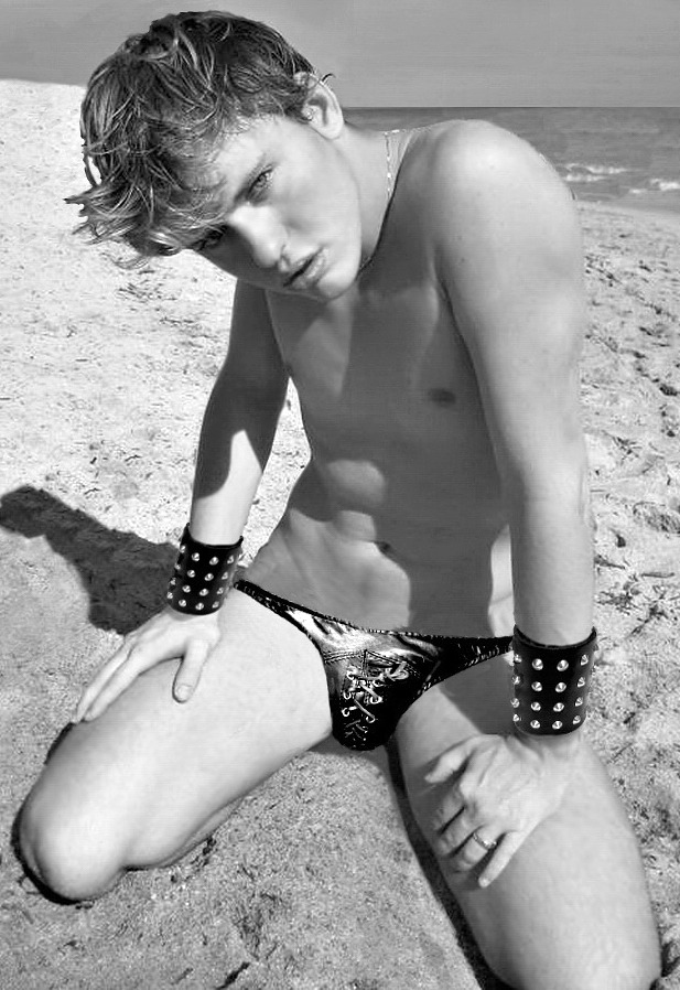 selectboys:  (via dickfitswell)  Sexy Lil&rsquo; Slut&hellip;
