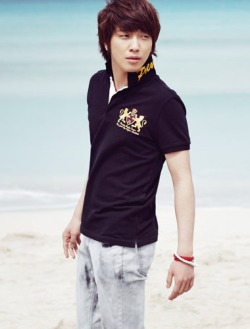 (via kpopsicle)  Yong Hwa oppa~