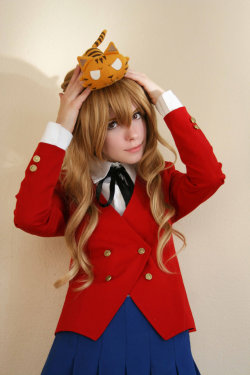 cosplaygirl:  TaigaAisaka by ~Tenori-Tiger on deviantART