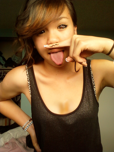 andytox:  withlove-crystal:  vicious-g:  criistine:  93044:  le-tang:  pip-pip-cheerio:  serum114:  jauwtheliar:  hotpotatohot:  heavilyblunted:  -johndeuce:  fuckyeahazngirls:  ellehcimichelle.tumblr.com FUCK, THIS GIRL. lovin her tumblr  LOL!  That’s