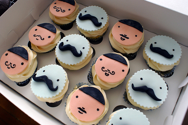 unbeknownstlove:  likeneelyohara:  cakelove:  Moustache Party Cupcakes   