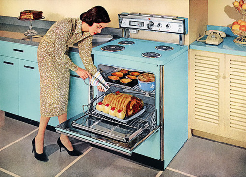 retrogasm:  Spotless kitchen… this woman is obviously a freak…