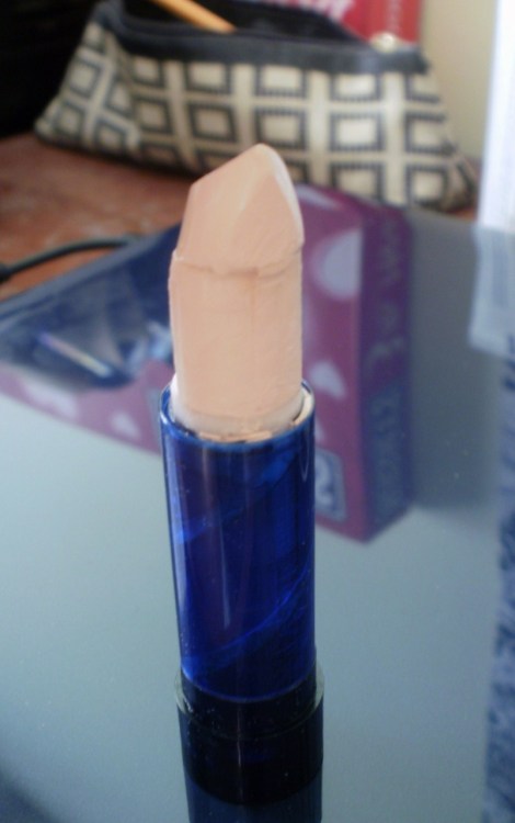 brainnsss-nom:  accidentalpenis:  As your concealer stick.  “It’s lip-dick” says jared  Oohhh, Jared <3