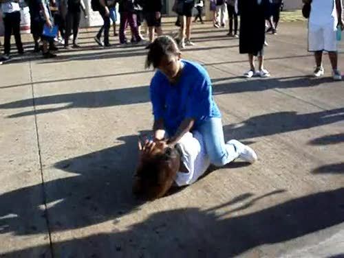 whaddupbluh:  dopestjunelle:  brendangardiola:  pushiteva:  bulbasaurolivia:  xbbyvoleak:  jfckinweezy:  cindabaaaaby:  pheebeezy:  kellytubby:  weeeenhi:  paekk:  geezycsmro:  I’m going to do this to you one day. Promise.  (via officialtripz) someone