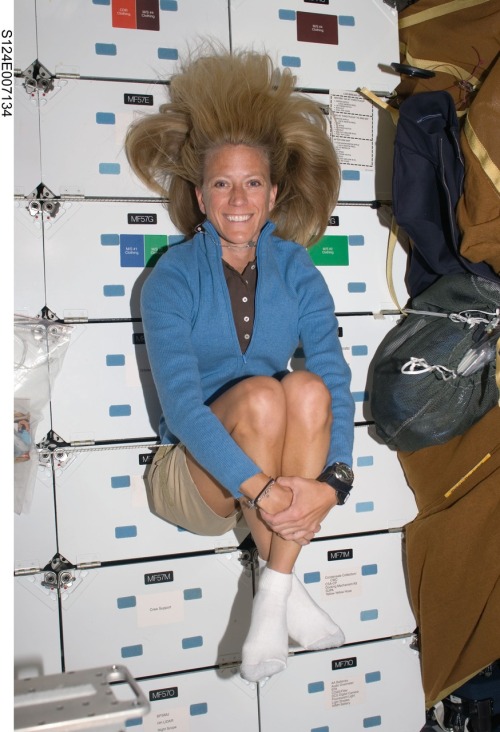 Karen Nyberg: obligatory big-hair pic, #STS124. Can anyone explain the phrase &ldquo;Green Apple&rdq