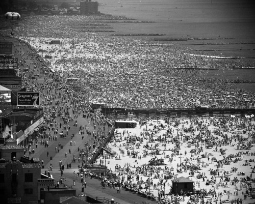 4th of July 1949, Coney Island, Brooklyn, NY photo by Andreas Feininger