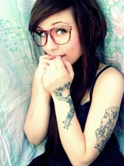 girlswithglasses:  (via daydreamerx)  (via