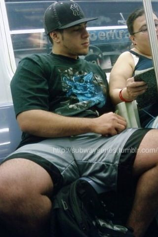 (via subwayseries) Reading and bulging. Nice combo