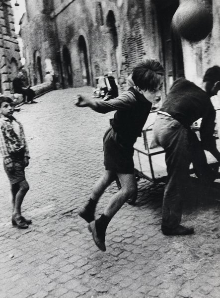 it's never summer: William Klein, Trastevere, Rome, 1956