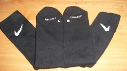 so i bought me some socks. and i found these kool ones that are left and right foot-specific!!But it was a fail because i got a pack of 3 pairs&hellip; only to find out that 5 of them was for the left foot and only one was for the right foot!! -_- FAIL!!!