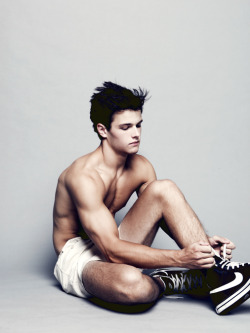 fortunecookiie:  muri88o:  Michael Mealor by Christian Rios 