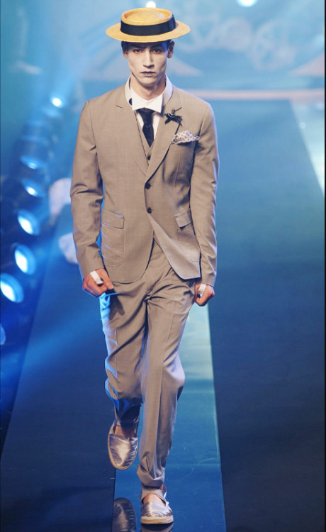 yourmomsbicurious: John Galliano Menswear S/S 2011 (via NYmag.com) Best of Men’s Fashion Week 