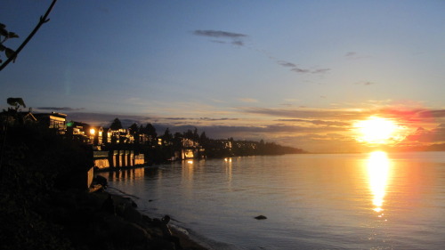 fuckyeahglobetrotters: Sunset on Kitsilano Beach, Vancouver, Canada submitted by rnstr