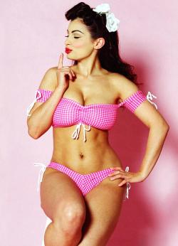 ulv:  ilovepinups:  Aria Giovanni  