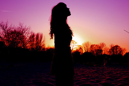 pink-andsoft: iletlovein:  nobighadeel:  whenbeautymeetsrebellion (by look left and look right)  (vi