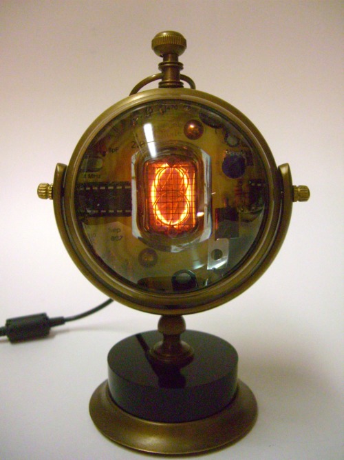 steampunkanachronism:steampunkaficionado:Steampunk Single Digit Nixie Clock