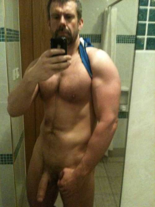 (via sexpigdaddy, sexpigdaddy, greeksub) Fuckin hot sexpig !