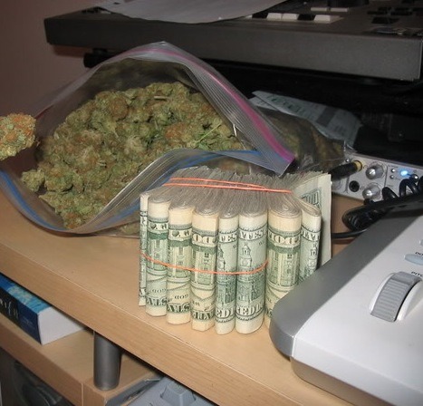 xhelennn:  alinadelmundo:  ckdealca:  (via divineshiit, brittnicore)    BAAAAALLLINNN$$