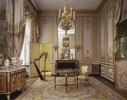 laudanumandarsenic:  vivelareine:  moxleymoonshine:  The Salon Doré, Versailles. The most decadent room in all of Marie Antoinette’s petits appartements.   