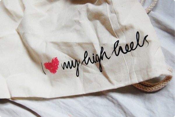 (via luxury-glitter-and-champagne, badgirlswearchanel)