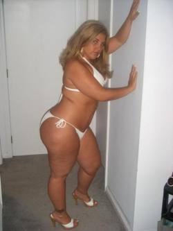 (via onlycutechubbygirls)