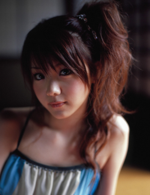 6no1:  ojigi30do:  fymorningmusume:  Pic from Reina’s Solo Photobook Scan: “Girl”  