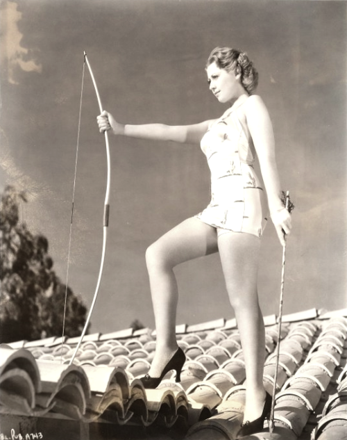 sappho-s: flappersandpunks:  vintagedeluxeworld:   colettesaintyves: Joan Blondell.    