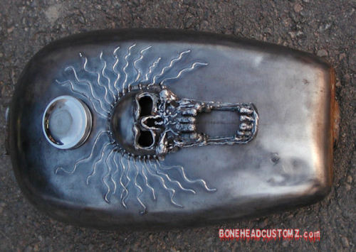 Ck this kool skull bike gas tank by the guy who made my cow skull 3 deuces air cleaners! This guy does amazing work!!! http://www.Boneheadcustomz.com