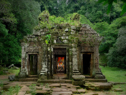 Gh2U:  Ljspillowbook:  Ochreogre:  Pakse:  Onebigsky:  Champasak, Laos In The South