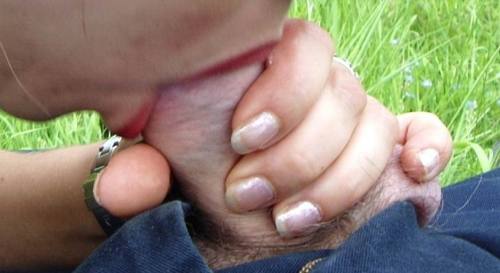 artoftheblowjob: yourgirlhannah:  Sucking outdoors