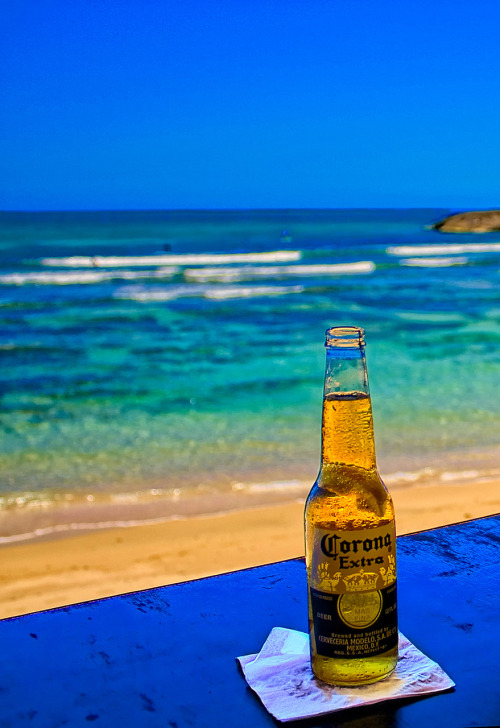takudeath: seiichirou:  handa: Corona (via Silversldr) ナチョスたべたい