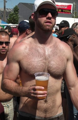 pornadelic:  musclebearfan:  pumpkindred:  fortheloveofhairy:  d00dz:  woodwatcher:  Perfect  (via bestguy)      Hmm. Pour that beer down your chest and I&rsquo;ll drink it as it pours off your nipple. And then I&rsquo;ll blow you, but that&rsquo;s not